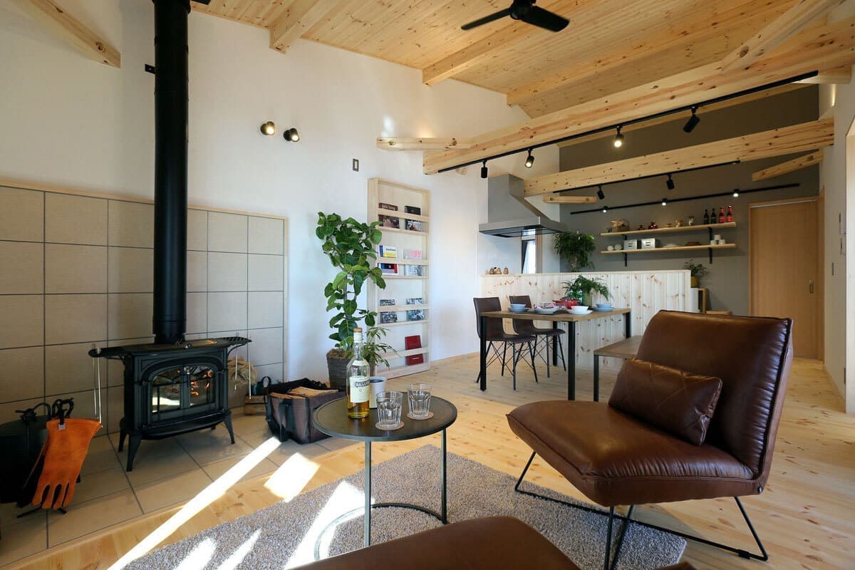 trek_livingroom_02_1200px.jpg