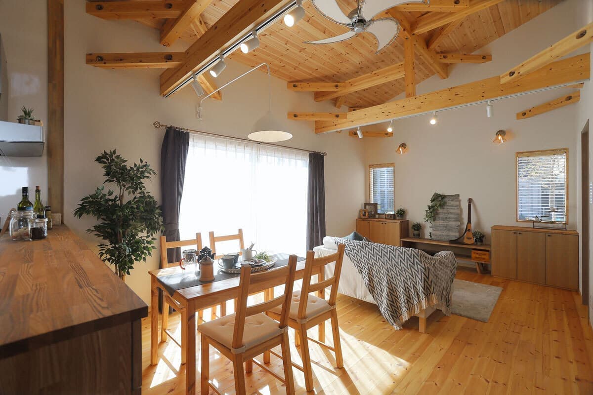 poche_livingroom_1200px.jpg