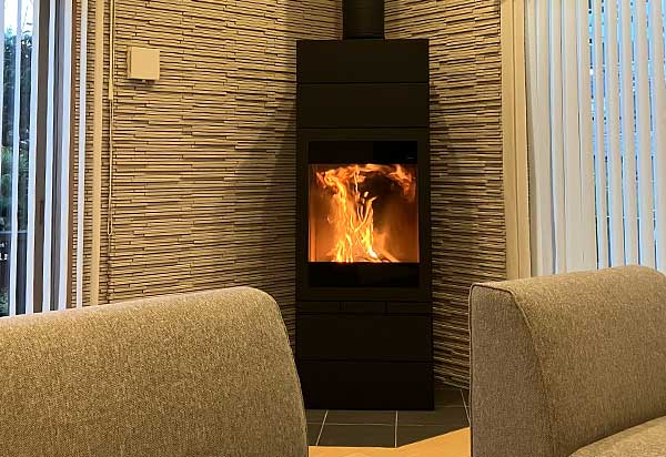 高気密・高断熱住宅で薪ストーブを導入するメリット