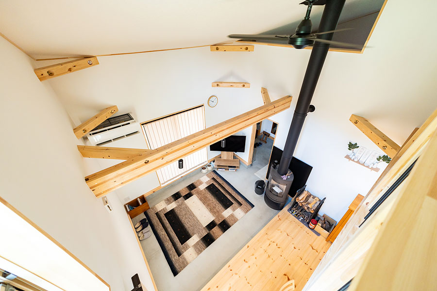 薪ストーブを導入した土間リビング