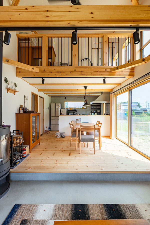 開放的な吹抜けリビングが特徴的