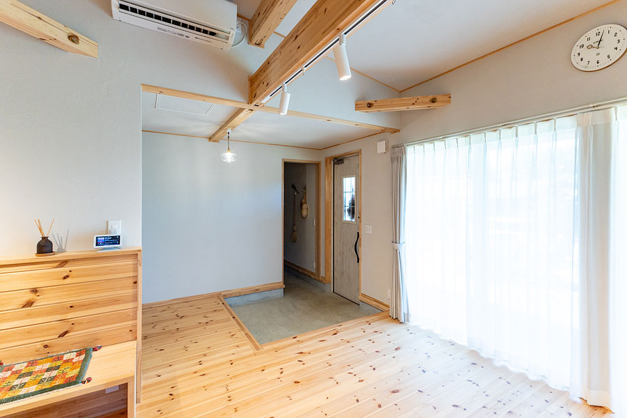 間仕切りのない玄関