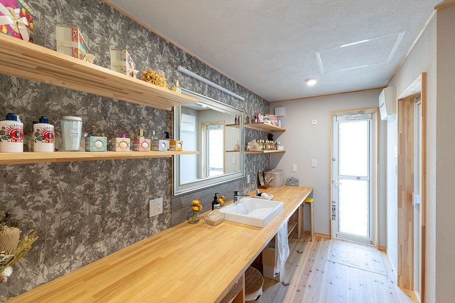 4畳と広くとったパウダールーム