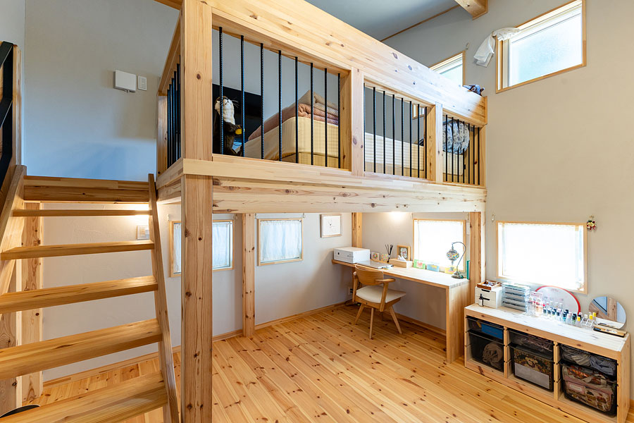 主寝室に設けた造作家具