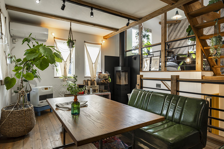 スキップフロアならではの開放感のあるリビング