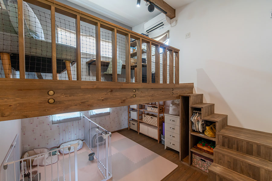 勾配天井を利用した中2階