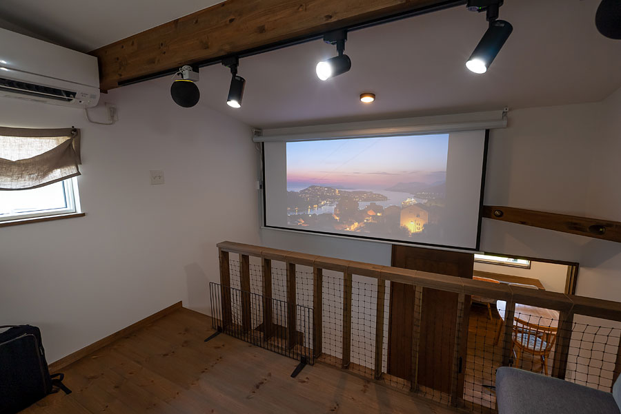中2階のシアタールーム